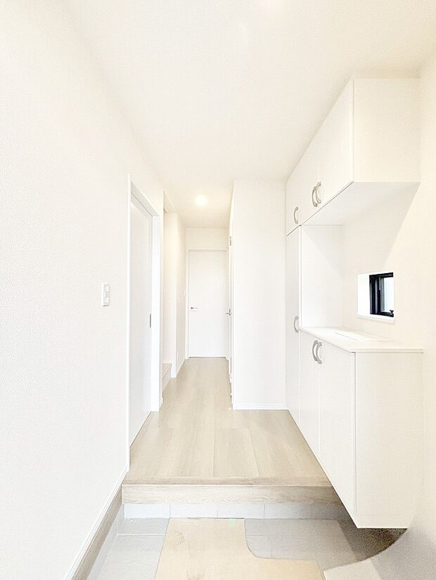 いつもきれいにしておきたい玄関ですね。