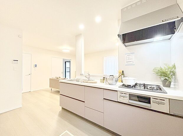 毎日使うキッチンだから、使いやすさ&お手入れのしやすさにこだわりました。