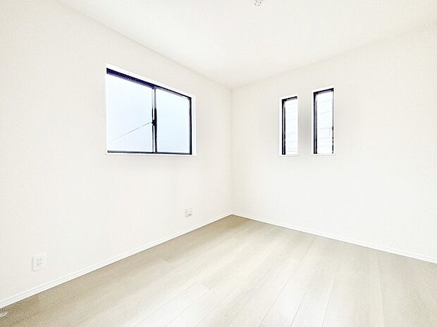 2面採光で気持ちよく自然光が取り入れられるのでお子様のお部屋にもピッタリ