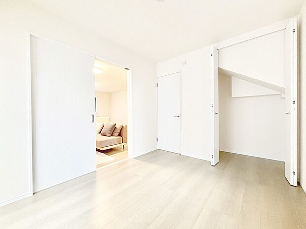 リビング隣接の洋室は個室としても利用できます