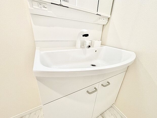 ハンドシャワー付き！使いやすい洗面台。