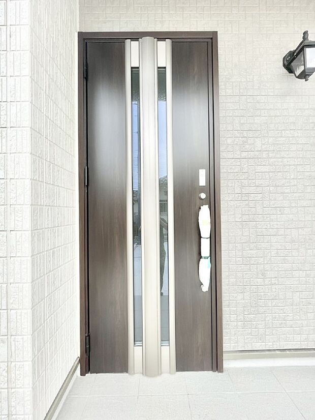 大切な家族、来客を出迎える玄関。