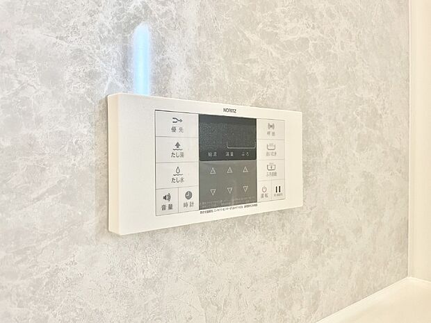 スイッチ1つで一定量の湯を浴槽に張ったり、保温や追い焚きが可能!