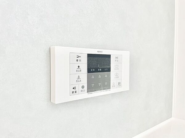 スイッチ1つで一定量の湯を浴槽に張ったり、保温や追い焚きが可能！