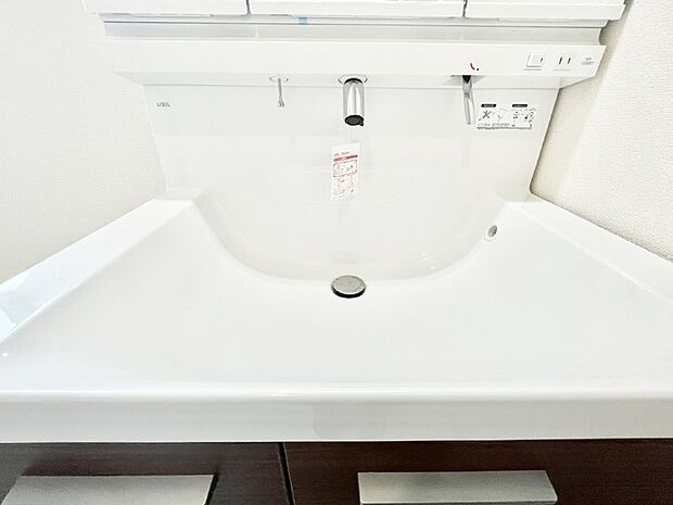 ハンドシャワー付き!使いやすい洗面台。