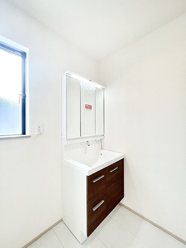 ゆとりの洗面スペースで朝の身支度もラクラク