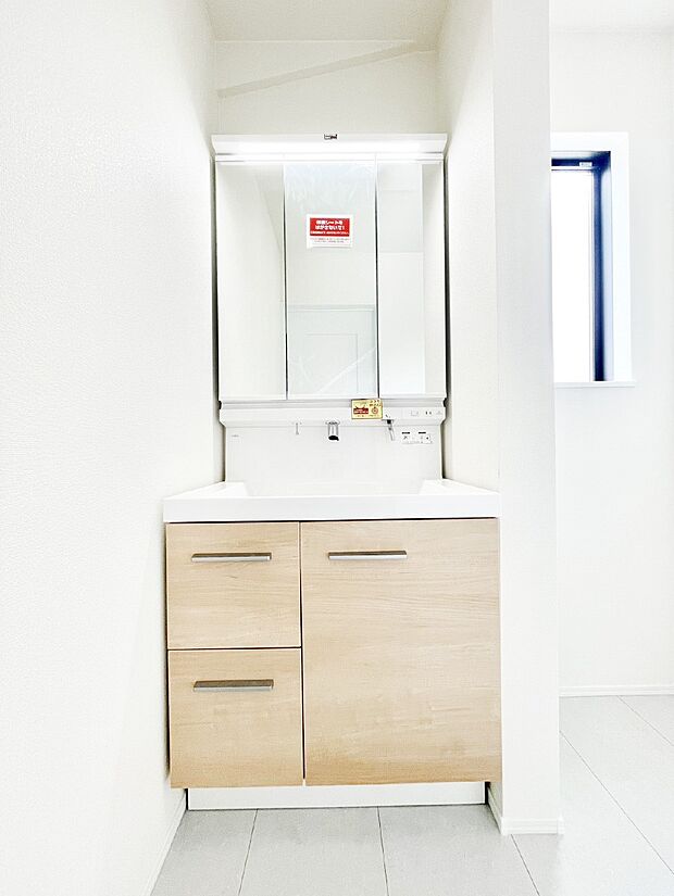 収納力と機能性に優れた洗面化粧台