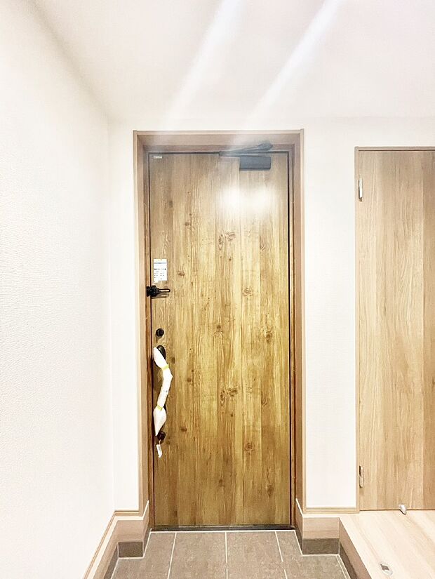 ご家族やお客様を気持ちよくお出迎えできる穏やかな雰囲気の玄関です。