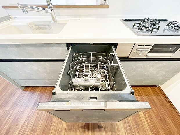 面倒なお片づけは食洗機にお任せ！家事の負担が減って、時間にも気持ちにもゆとりができます。