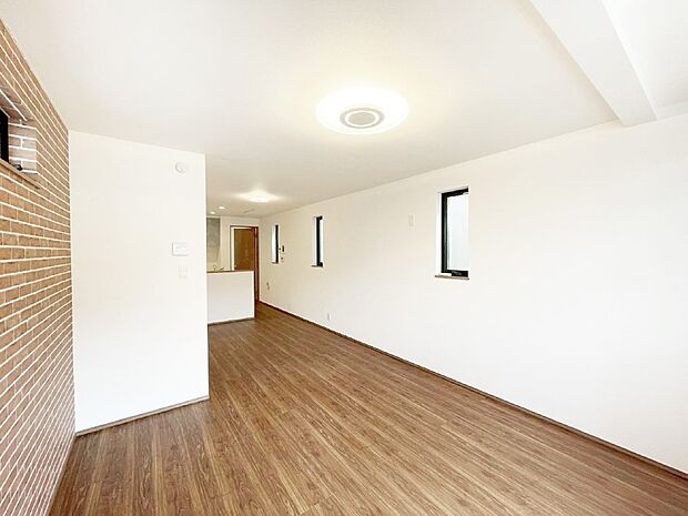 家族の笑顔が自然と生まれてくる、そんな雰囲気のダイニングに仕上がっています。