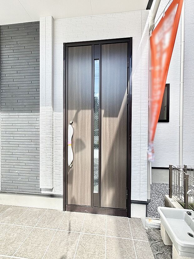 住まいの顔を演出する、玄関ドア。 