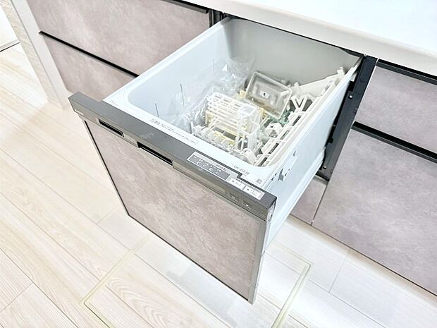 面倒なお片づけは食洗機にお任せ！家事の負担が減って、時間にも気持ちにもゆとりができます。