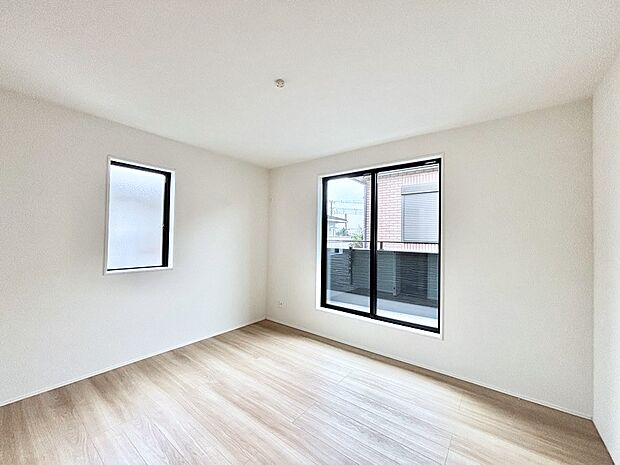 明るいバルコニーサイドに洋室を設置。目覚めの良い寝室に。