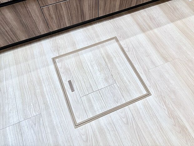 床下収納付き！日用品・非常用品の収納にも大活躍。