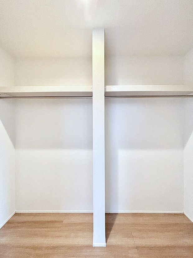 ウォークインクローゼット付きで生活空間を広く利用できます。