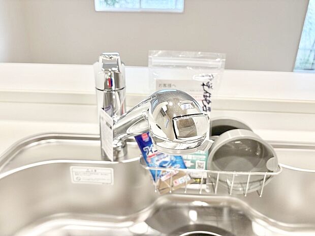いつでも清潔なおいしいお水を。一つの水栓で水道水と浄水を使い分け。