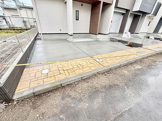 駐車2台可能!急なお客様の駐車に。また、ご家族の自転車スペースとしても大活躍。