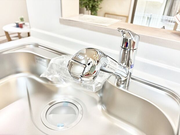 いつでも清潔なおいしいお水を。一つの水栓で水道水と浄水を使い分け。