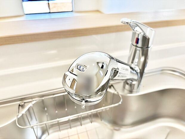 いつでも清潔なおいしいお水を。一つの水栓で水道水と浄水を使い分け。