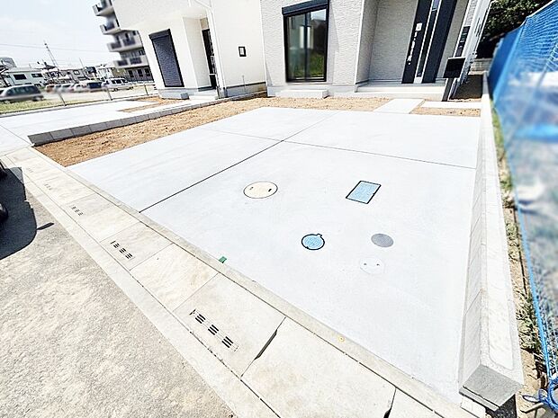 目の前が駐車場だと雨の日も大量にお買い物をした時も便利ですね