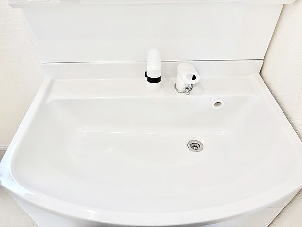 ハンドシャワー付き!使いやすい洗面台。