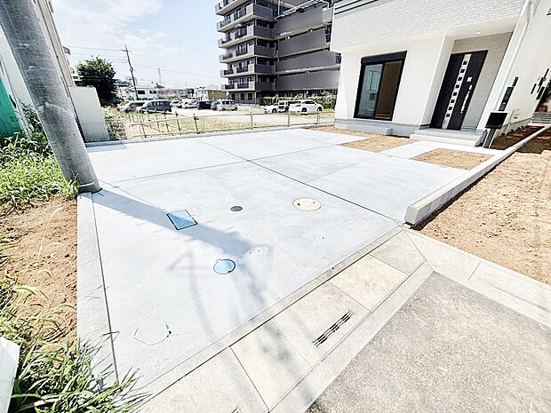 目の前が駐車場だと雨の日も大量にお買い物をした時も便利ですね