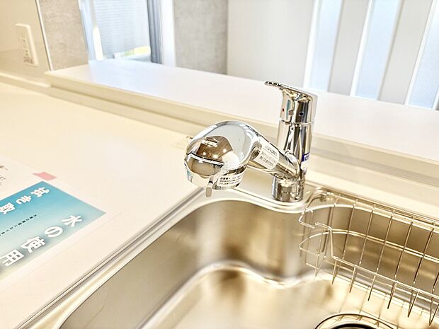 いつでも清潔なおいしいお水を。一つの水栓で水道水と浄水を使い分け。
