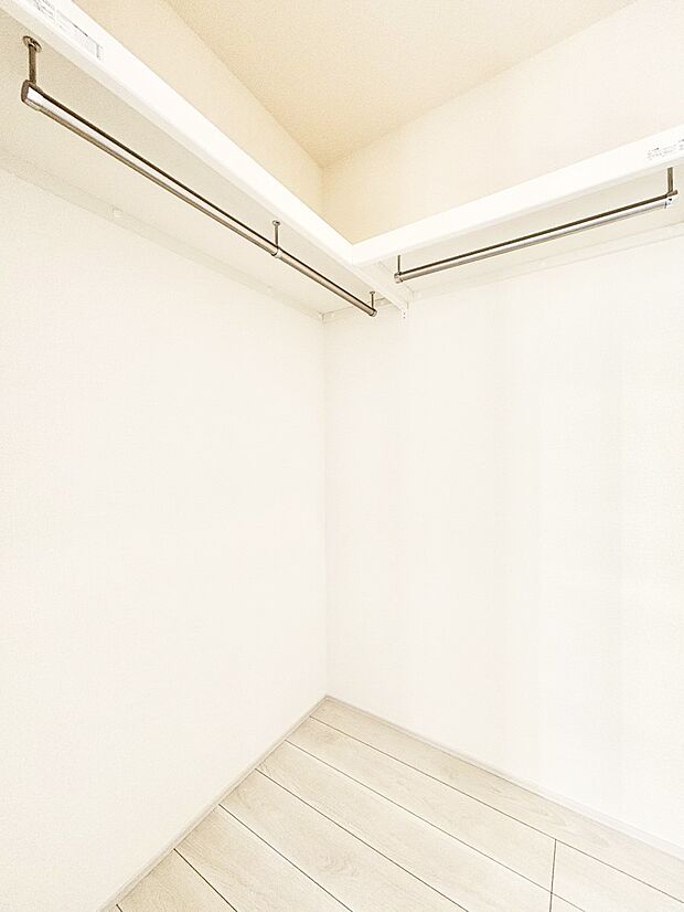 ウォークインクローゼットの活用で生活空間スッキリ