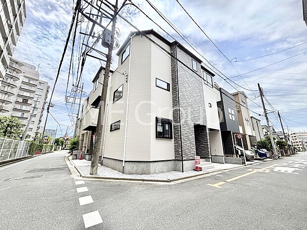 角地なので日当たりも良く、お家が堂々として見えます。