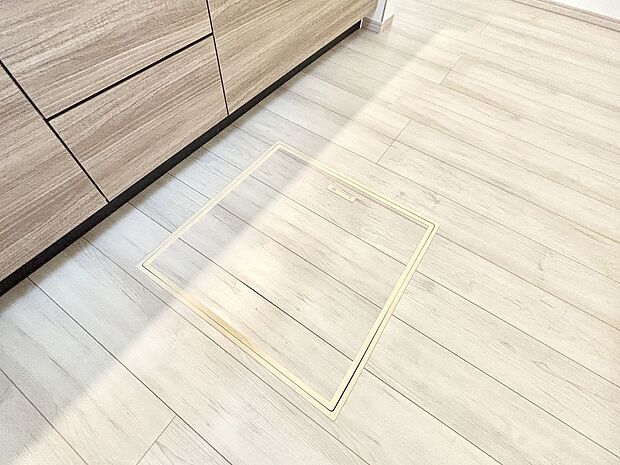 床下収納付き!日用品・非常用品の収納にも大活躍。