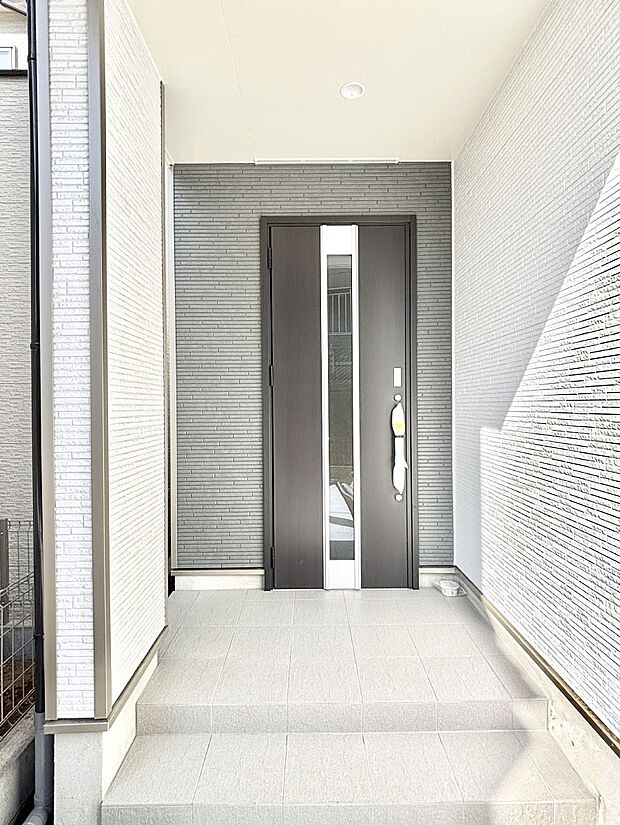 大切な家族、来客を出迎える玄関。