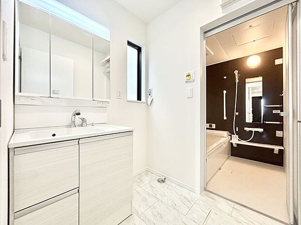 清潔感のある快適空間です。毎日の身支度も気持ち良くお使い頂けます。 