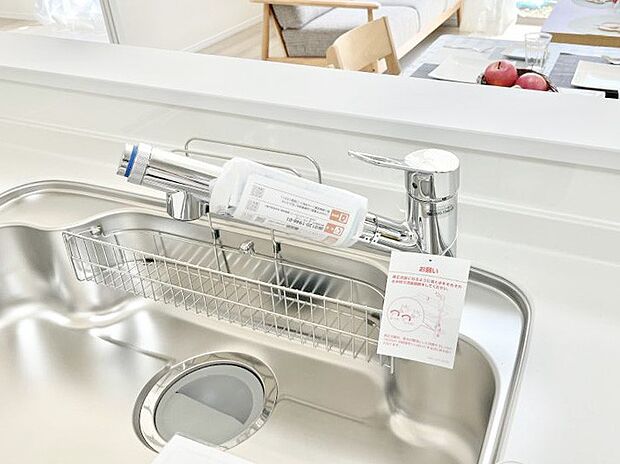 いつでも清潔なおいしいお水を。一つの水栓で水道水と浄水を使い分け。