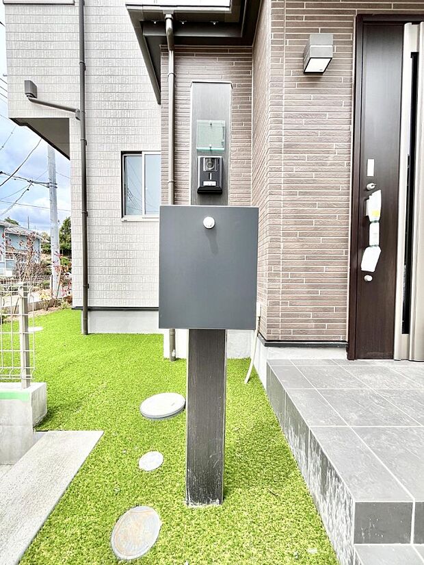 ガーデニングや家庭菜園も楽しめるお庭付き。