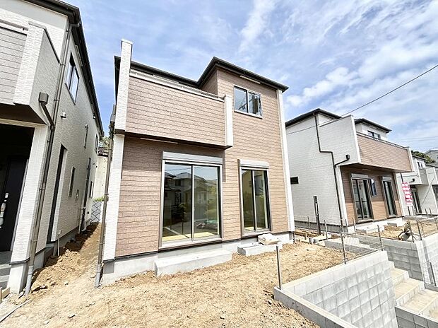たっぷりの陽光と心地よい風が舞い込む住まい