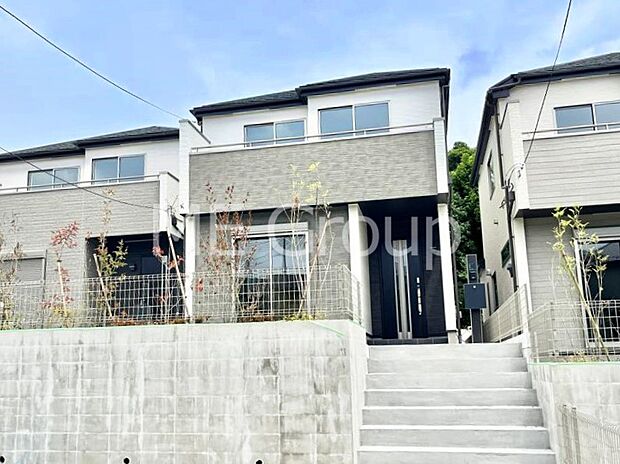 洗練された外観、上質な住空間が広がる室内は永く安心して過ごせる住居です。