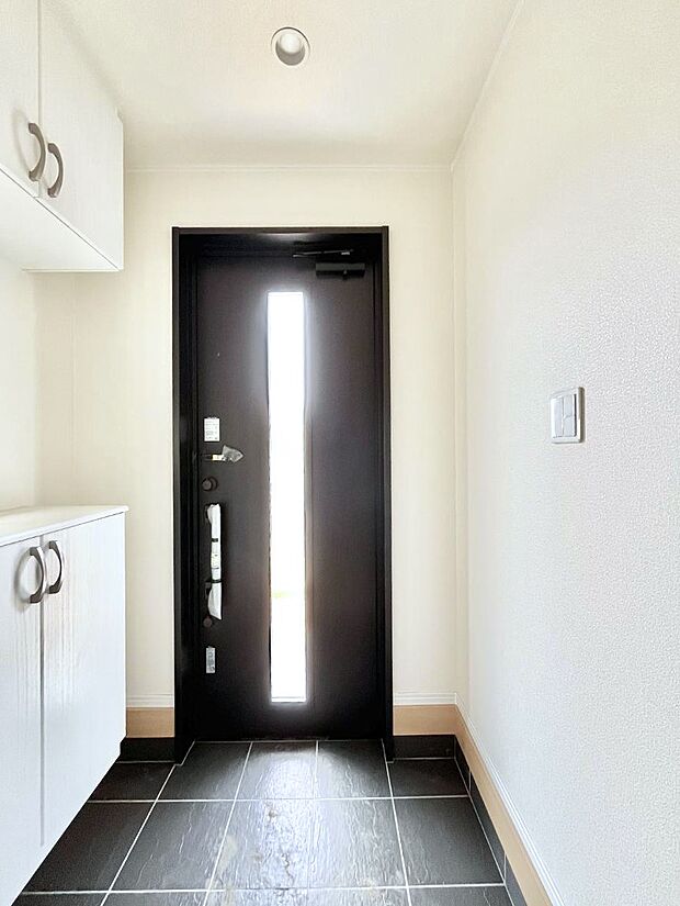 飾り棚を利用して、お越しいただくお客様をおもてなしできます。