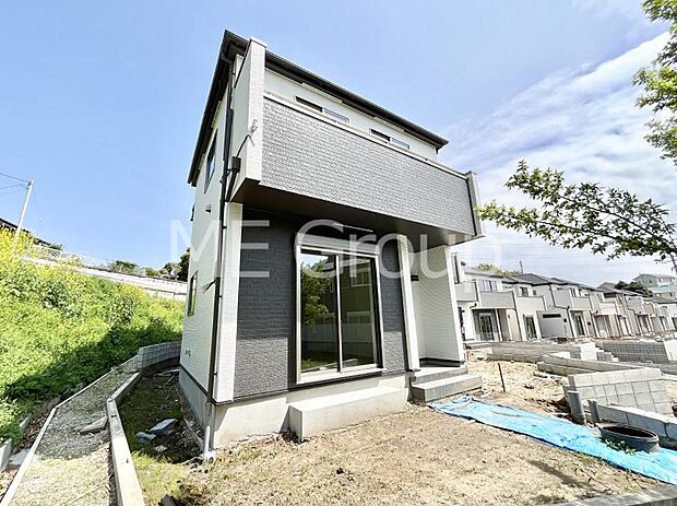 洗練された外観、上質な住空間が広がる室内は永く安心して過ごせる住居です。
