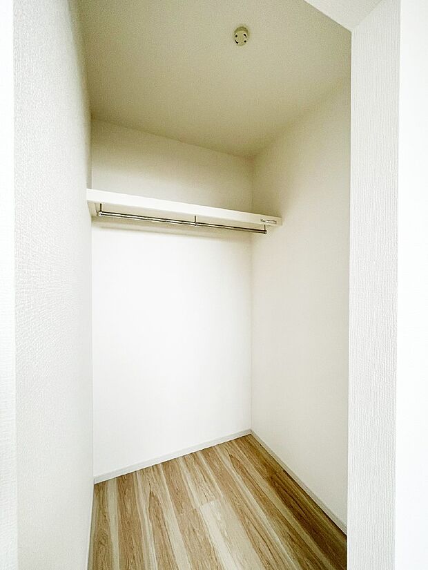 ウォークインクローゼットの活用で生活空間スッキリ