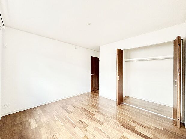 クローゼット付きのお部屋で充実したプライベート時間を過ごせます。