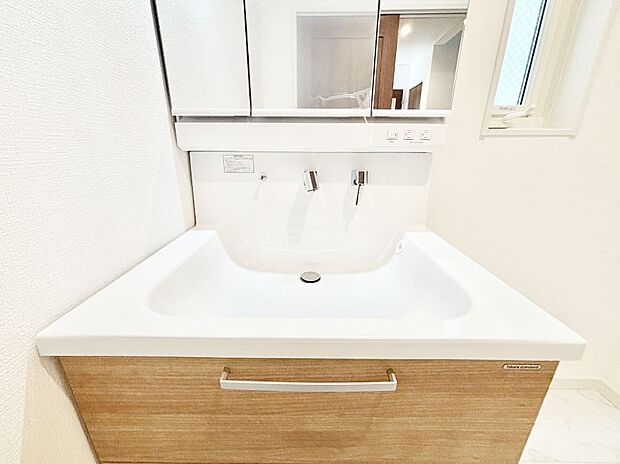 ハンドシャワー付き!使いやすい洗面台。