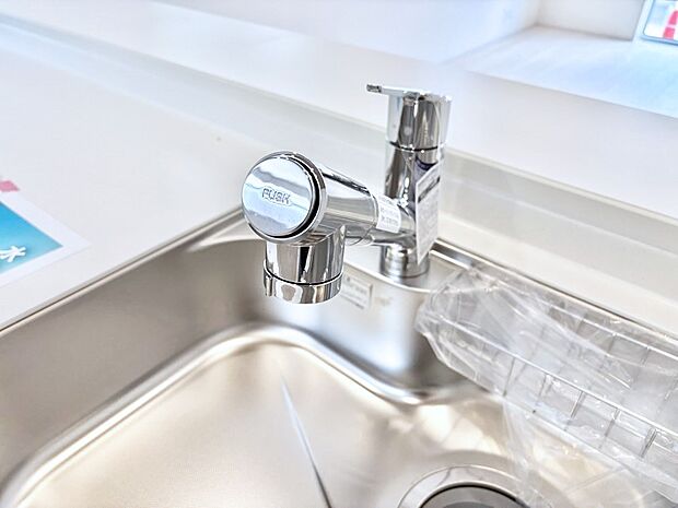 いつでも清潔なおいしいお水を。一つの水栓で水道水と浄水を使い分け。