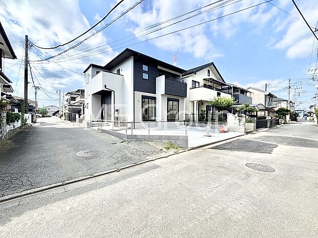 角地なので日当たりも良く、お家が堂々として見えます。