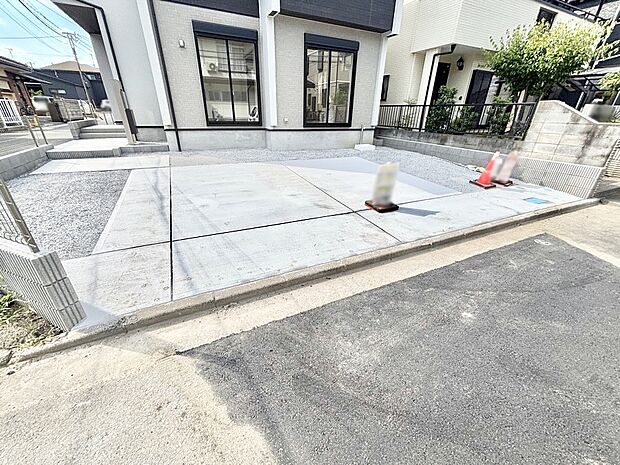 駐車3台可能!急なお客様の駐車に。また、ご家族の自転車スペースとしても大活躍。