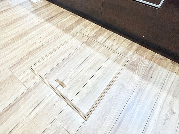 床下収納付き!日用品・非常用品の収納にも大活躍。