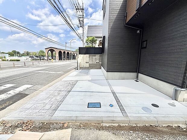駐車2台可能!急なお客様の駐車に。また、ご家族の自転車スペースとしても大活躍。