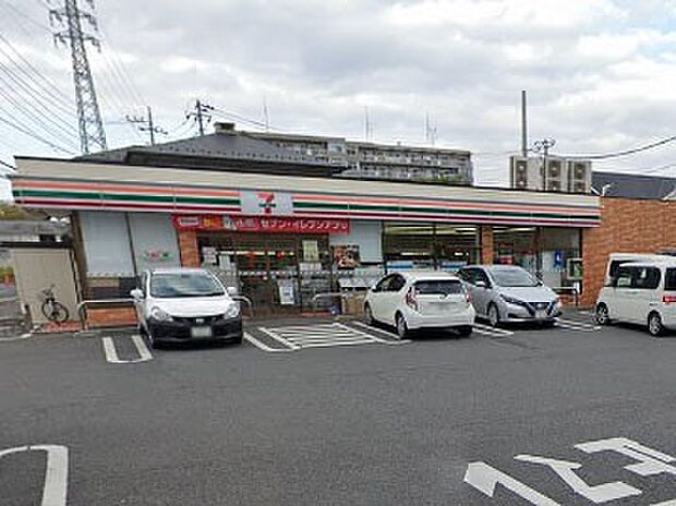コンビニ 500m セブン-イレブン 草加手代町店