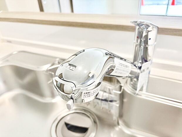 いつでも清潔なおいしいお水を。一つの水栓で水道水と浄水を使い分け。