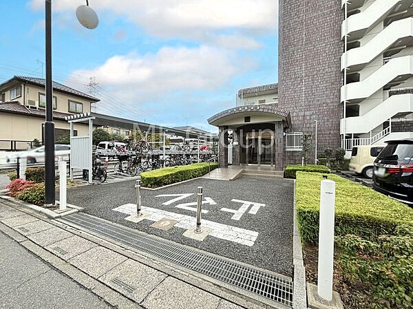落ち着いた雰囲気のエントランス