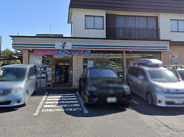 コンビニ 500m セブン-イレブン 草加青柳中央店